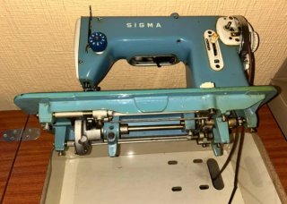 Máquina de coser Sigma antigua