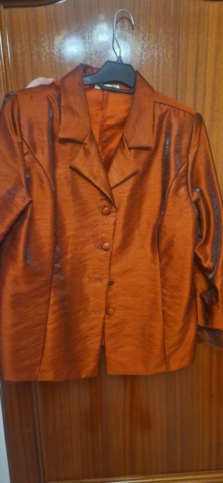 Conjunto falda y chaqueta naranja