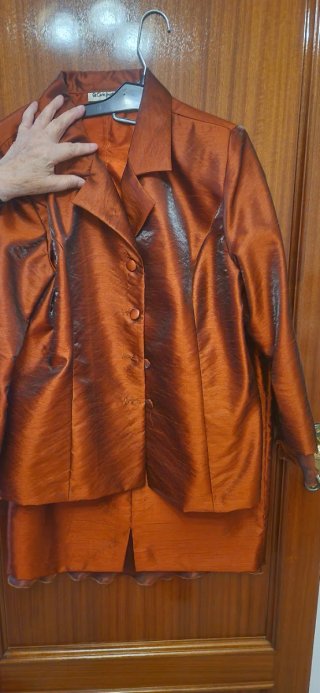 Conjunto falda y chaqueta naranja
