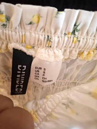 Vestido corto H&M floral blanco y amarillo
