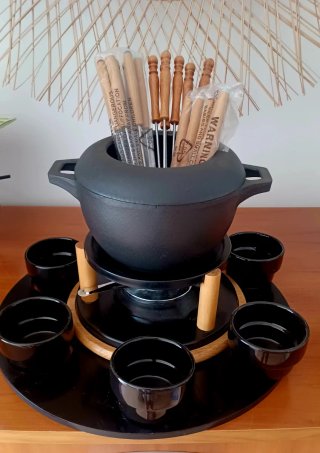 Set Fondue Hierro Fundido Negro y Madera