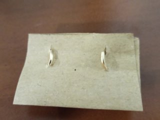 Pendientes de pluma dorados