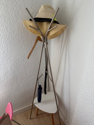 Perchero Metálico y Madera