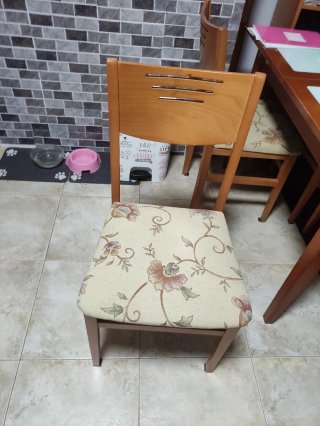 Mesa madera con 4 sillas