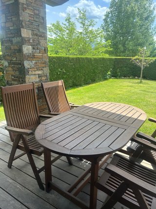 Mesa y 4 sillas de madera exterior