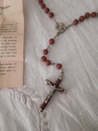 Rosario de Pétalos de Rosa