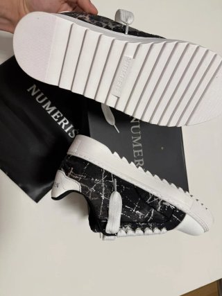 Zapatillas NUMERIS Blancas y Negras
