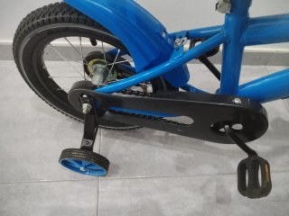 Bicicleta infantil 14 pulgadas en azul.Sin uso