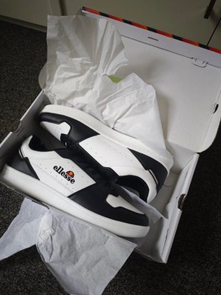 Zapatillas Ellesse Negras y Blancas Talla 46