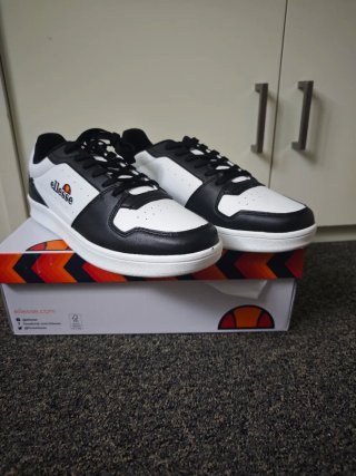 Zapatillas Ellesse Negras y Blancas Talla 46