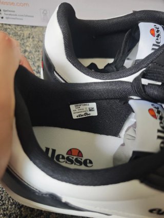 Zapatillas Ellesse Negras y Blancas Talla 46