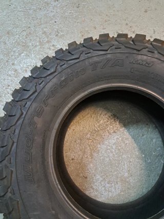 BFGoodrich Mud-Terrain T/A KM3 LT265/75R16