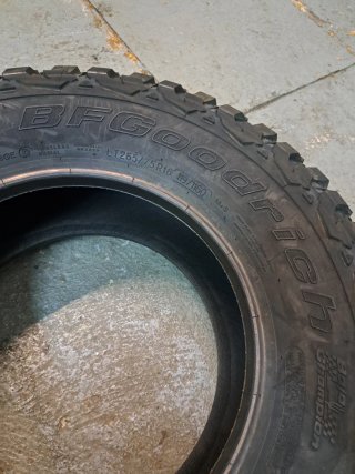 BFGoodrich Mud-Terrain T/A KM3 LT265/75R16