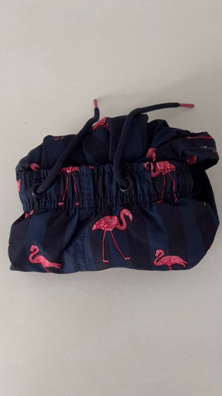 Bañador azul con flamencos fucsia