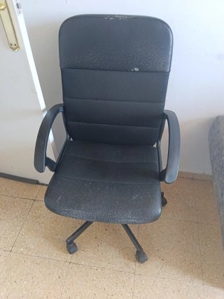 Silla de oficina negra