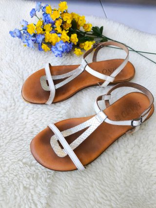 Sandalias negras y plateadas piel