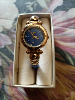 Orologio vintage con quadrante luna e stelle