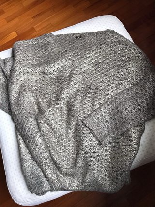 Cardigan Twin Set in maglia bouclé spalmato oro