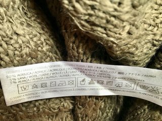 Cardigan Twin Set in maglia bouclé spalmato oro