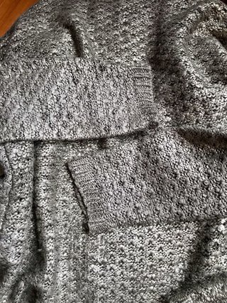 Cardigan Twin Set in maglia bouclé spalmato oro