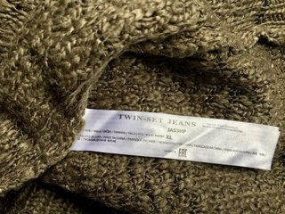 Cardigan Twin Set in maglia bouclé spalmato oro