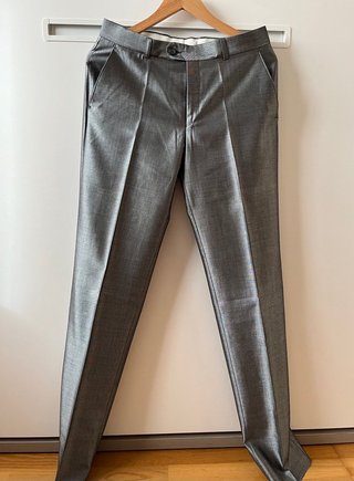 Traje de hombre plateado