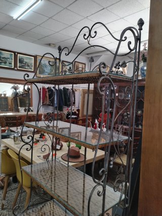ESTANTERÍA RÚSTICA DE HIERRO FORJADO