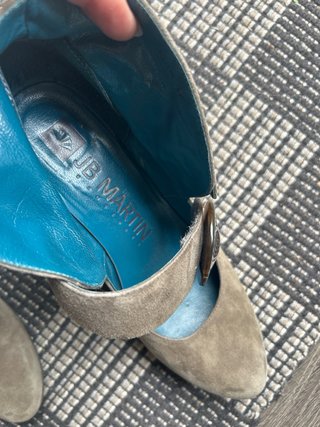 Elegantes zapatos de tacón marrones