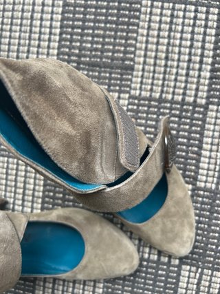Elegantes zapatos de tacón marrones