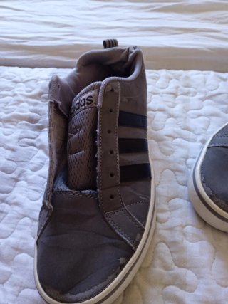 Zapatillas Adidas Grises y Negras