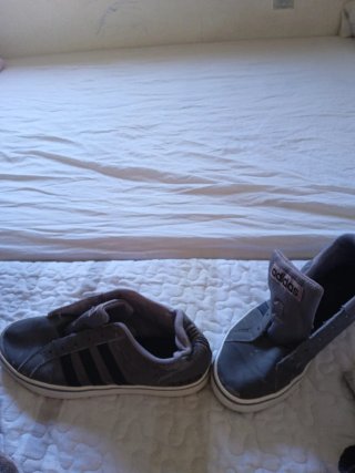 Zapatillas Adidas Grises y Negras