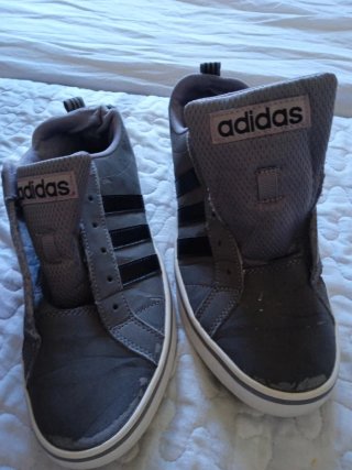 Zapatillas Adidas Grises y Negras