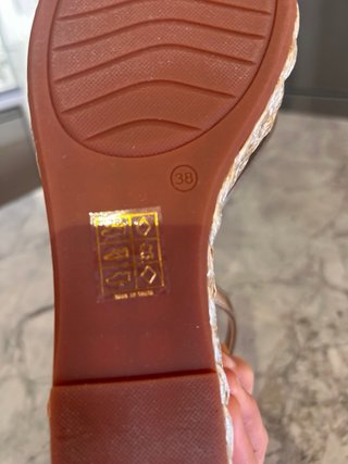 Sandalias cuña Alma en Pena doradas