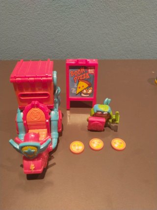 Lote de figuras y vehículos Superthings