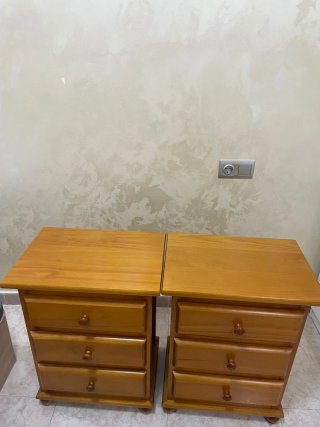Cajonera de madera marrón