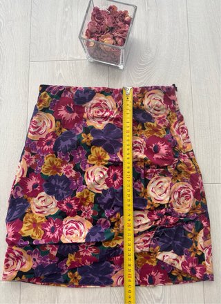 Falda Zara flores T. XS