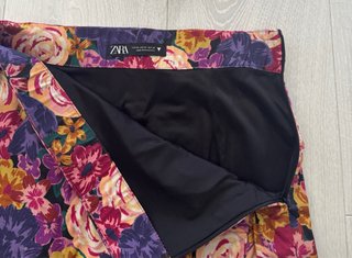 Falda Zara flores T. XS