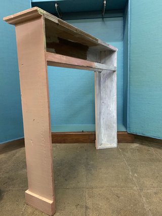 Frontal. Marco de chimenea de madera. Antiguo