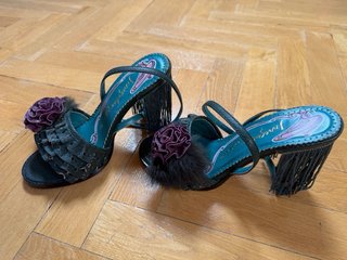 Sandalias Irregular Choice verdes y moradas