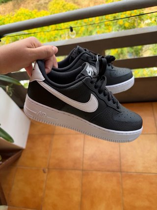 Nike Air Force 1 Negras y Blancas