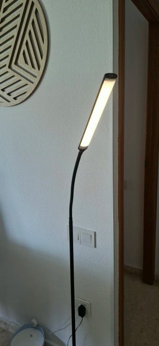 Lámpara flexo LED moderna