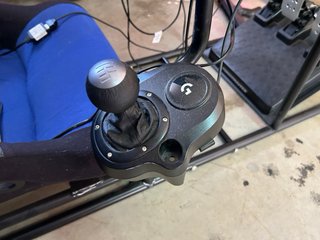 Cockpit simulador Thrustmaster T300 pedales cambio