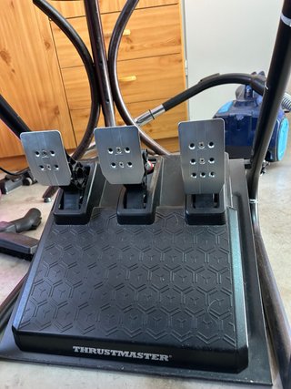 Cockpit simulador Thrustmaster T300 pedales cambio