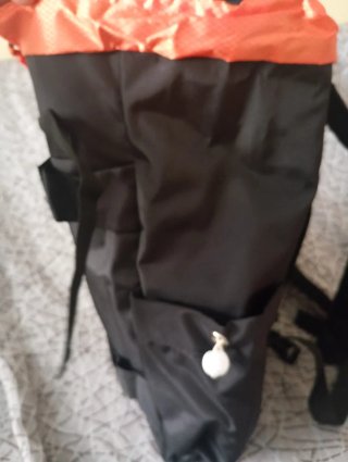 Mochila Nike 30L Negra y Naranja