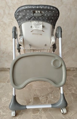 Trona reclinable bebé gris con estampado