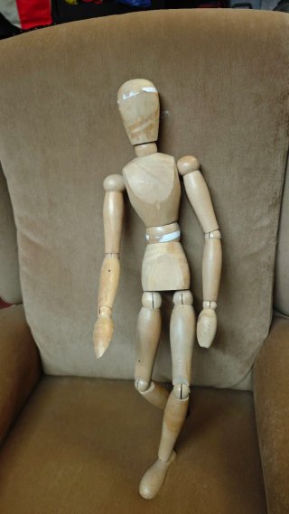Muñeco de madera para dibujo