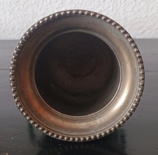 Antigua copa de metal