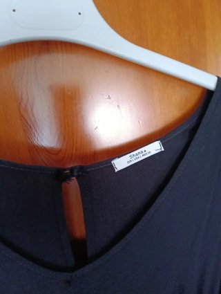 Vestido midi negro corte evasé