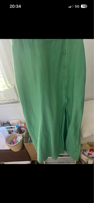 Vestido verde tirantes con abertura