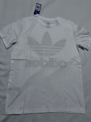 Camiseta Adidas. Nueva.